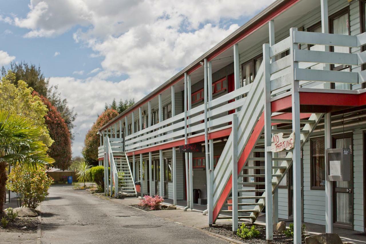 The Backyard Inn Accommodation Rotorua Exterior foto